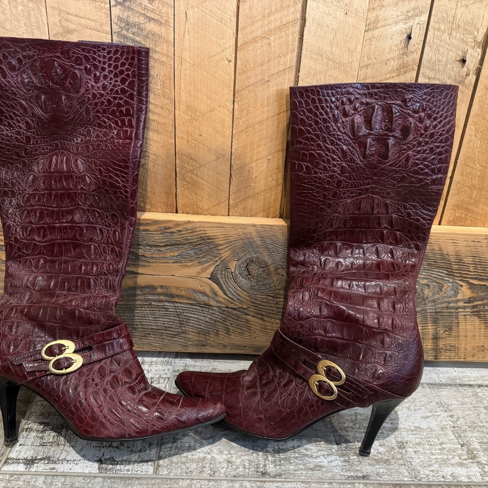 Elegant Burgundy Crocodile-Embossed Women's Boots